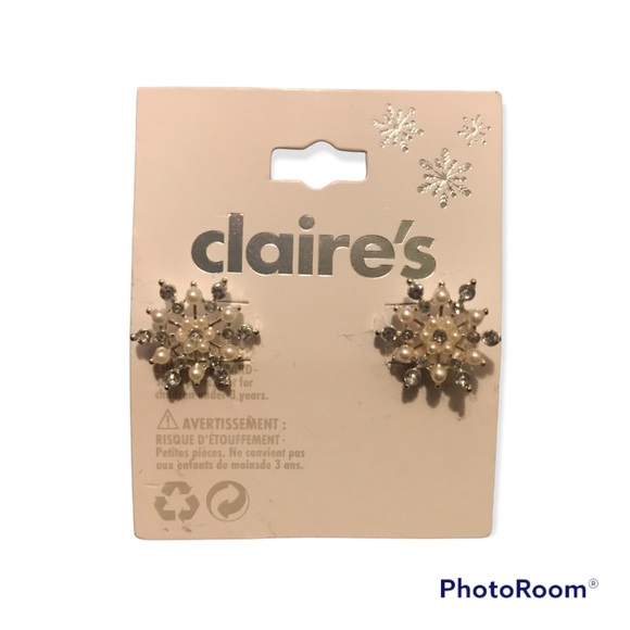 3/$15 Claire’s Snowflake Studs - Picture 3 of 3
